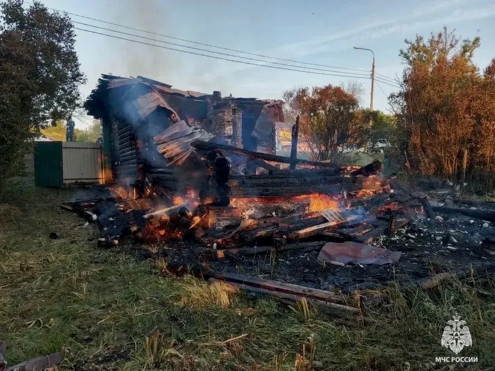 🔥Нарушение правил пожарной безопасности привело к пожару в Ростовском округе

В рабочем поселке Пет