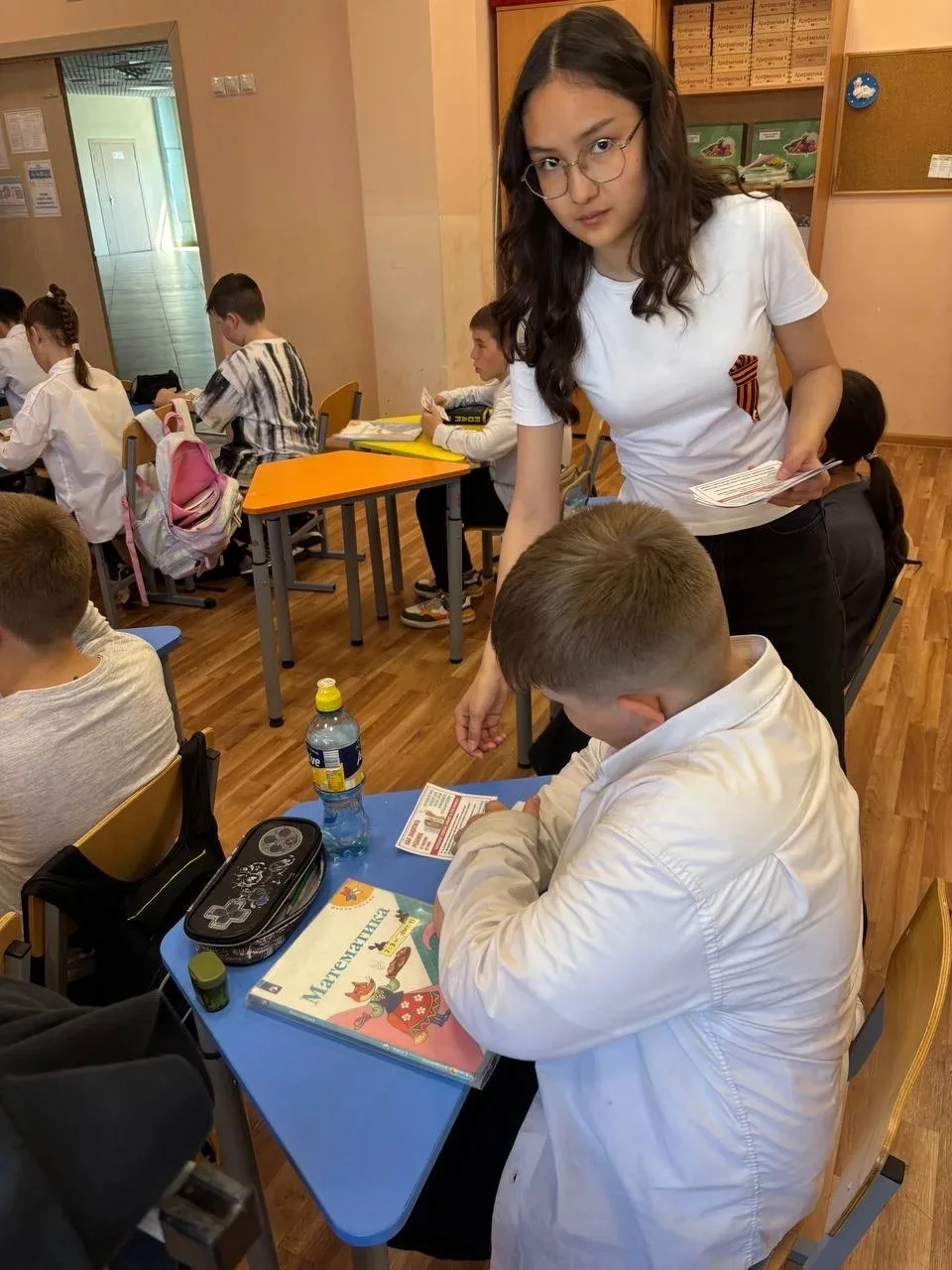 🪟 Безопасное окно — забота о детях! 🪟  В нашей школе проходят важные уроки и беседы на тему «Безопас