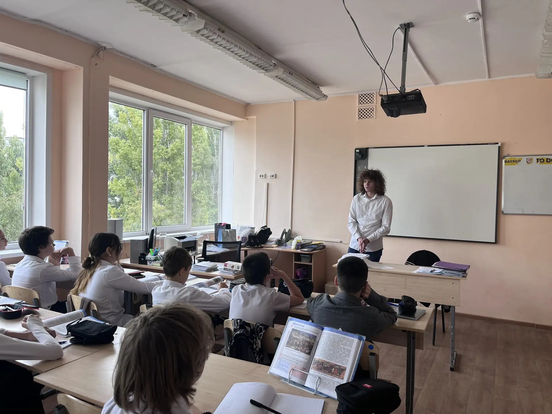 🎉 День самоуправления — и школа на один день поменяла роли! 🤗