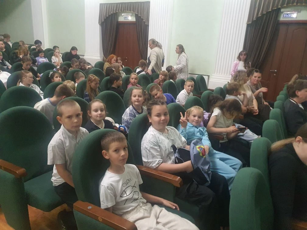 СЕРДЦЕМ ВИДНО ГЛАВНОЕ ❤️  ✏️20 мая ученики 2 «Б» и 2 "Г" классов побывали в удивительном мире театра
