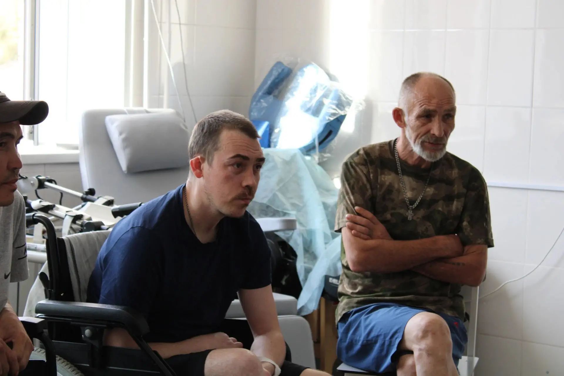 «Мы рядом»: сотрудники УФССП России по Республике Алтай навестили бойцов, проходящих ре...