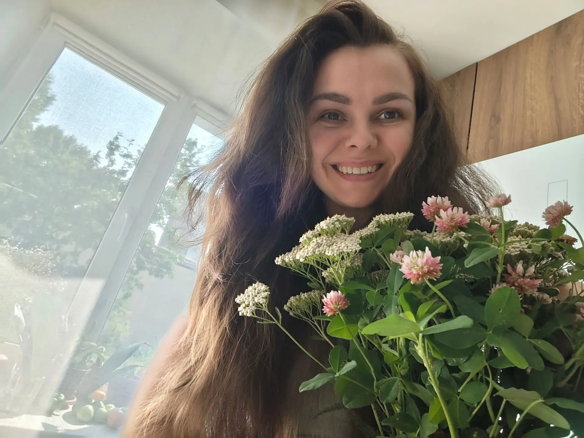 Воскресенье пахнет мёдом, пыльцой и свободой. Решила сегодня не искать смыслы, а просто...