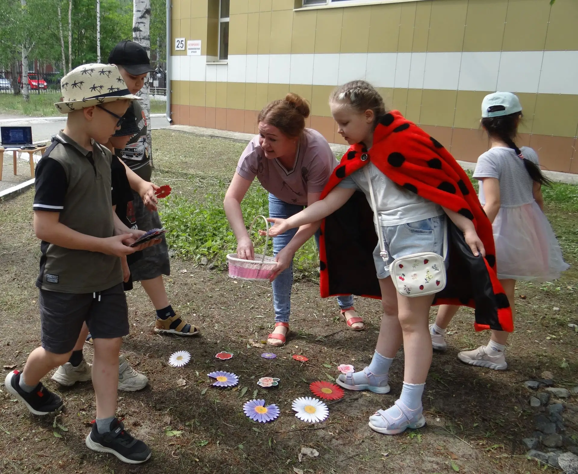 Первая смена летней досуговой площадки в самом разгаре! ☀️Ребята принимают участие в разнообразных м