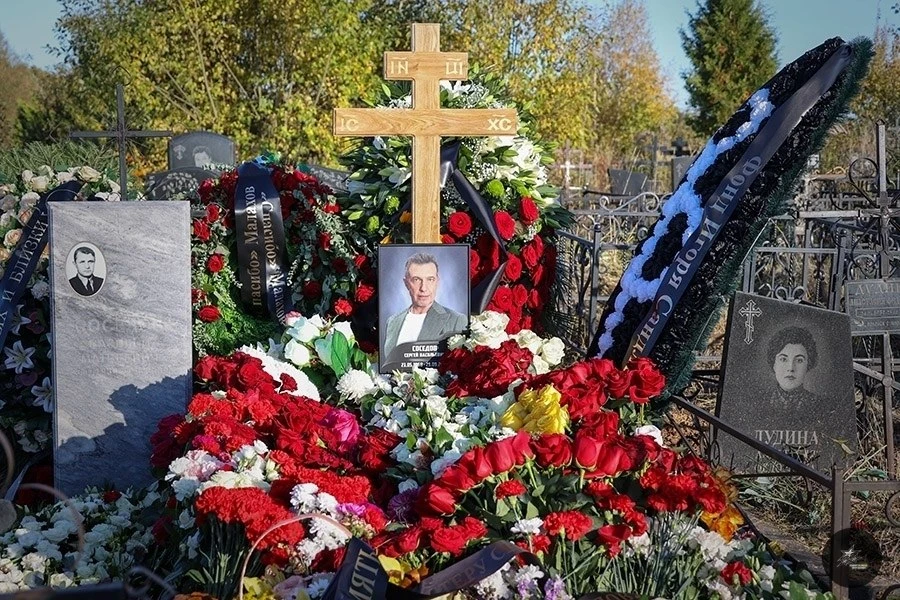 Могила Сергея Соседова вызвала оторопь: 'Как Зайцева похоронили!'