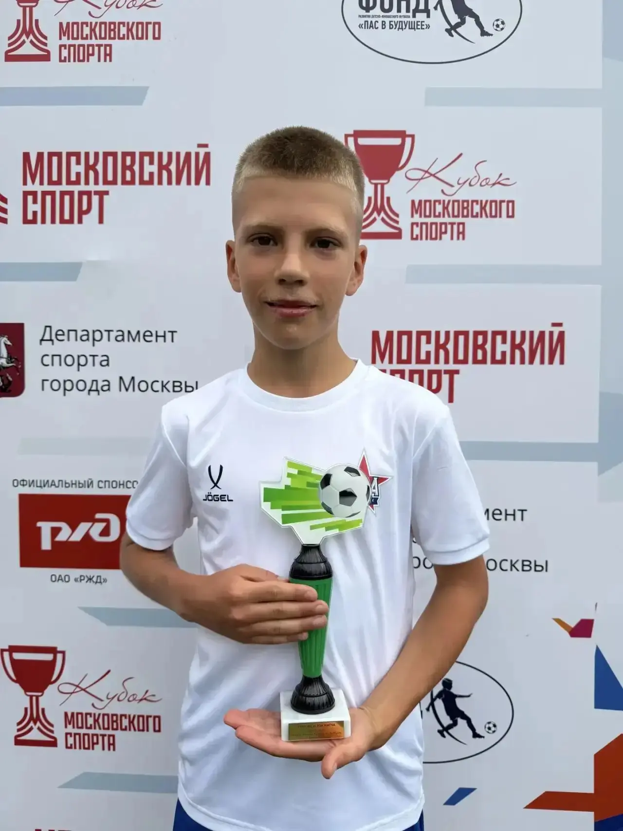 Василькевич Вадим, ученик 5а класса  участвовал в Битве школ в составе футбольной коман...
