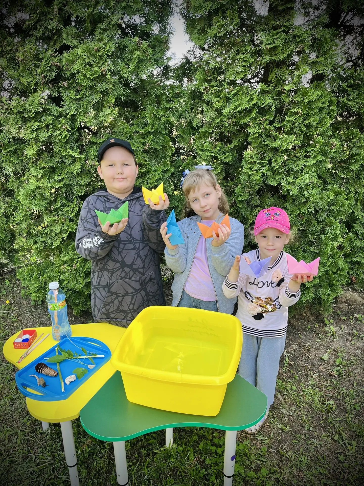 ☀️ Сегодня мы вышли на прогулку и сразу начали с весёлых игр — дружно пускали мыльные п...