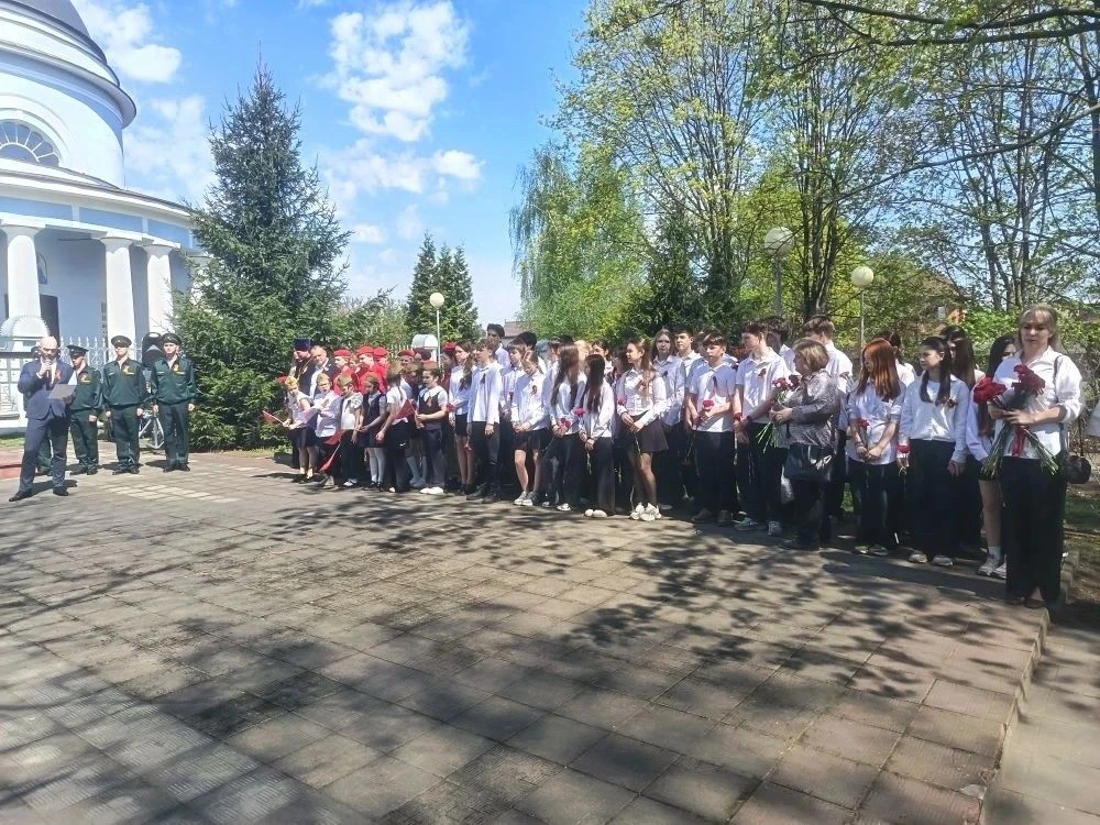 Традиционный митинг памяти Победы у Покровской церкви в Балашихе 7 мая учащиеся Балашихинского лицея