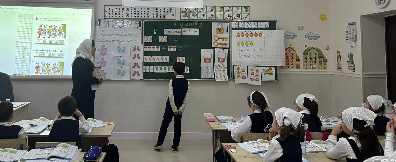 В гимназии прошли открытые уроки в первых классах  В рамках Года начальной школы наша учителя первых