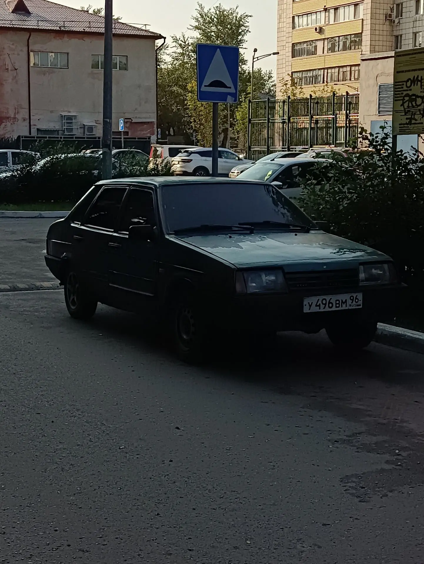 ваз 21099 1996 года!

карбюратор, чистая в юридическом плане, дно/пороги страдают - нужно варить (не