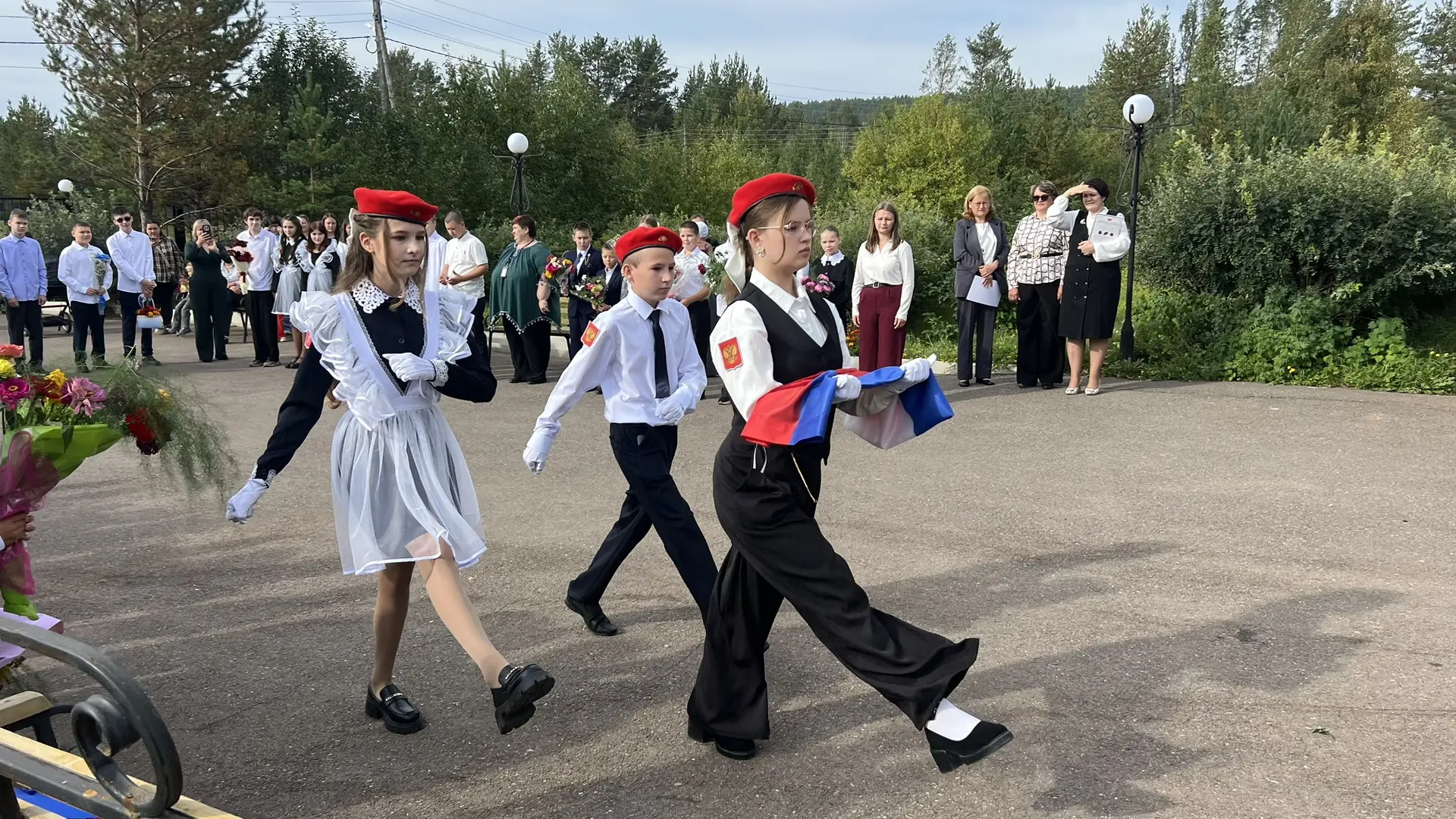 День знаний: тепло, радость и первые шаги в мир открытий! 🎉