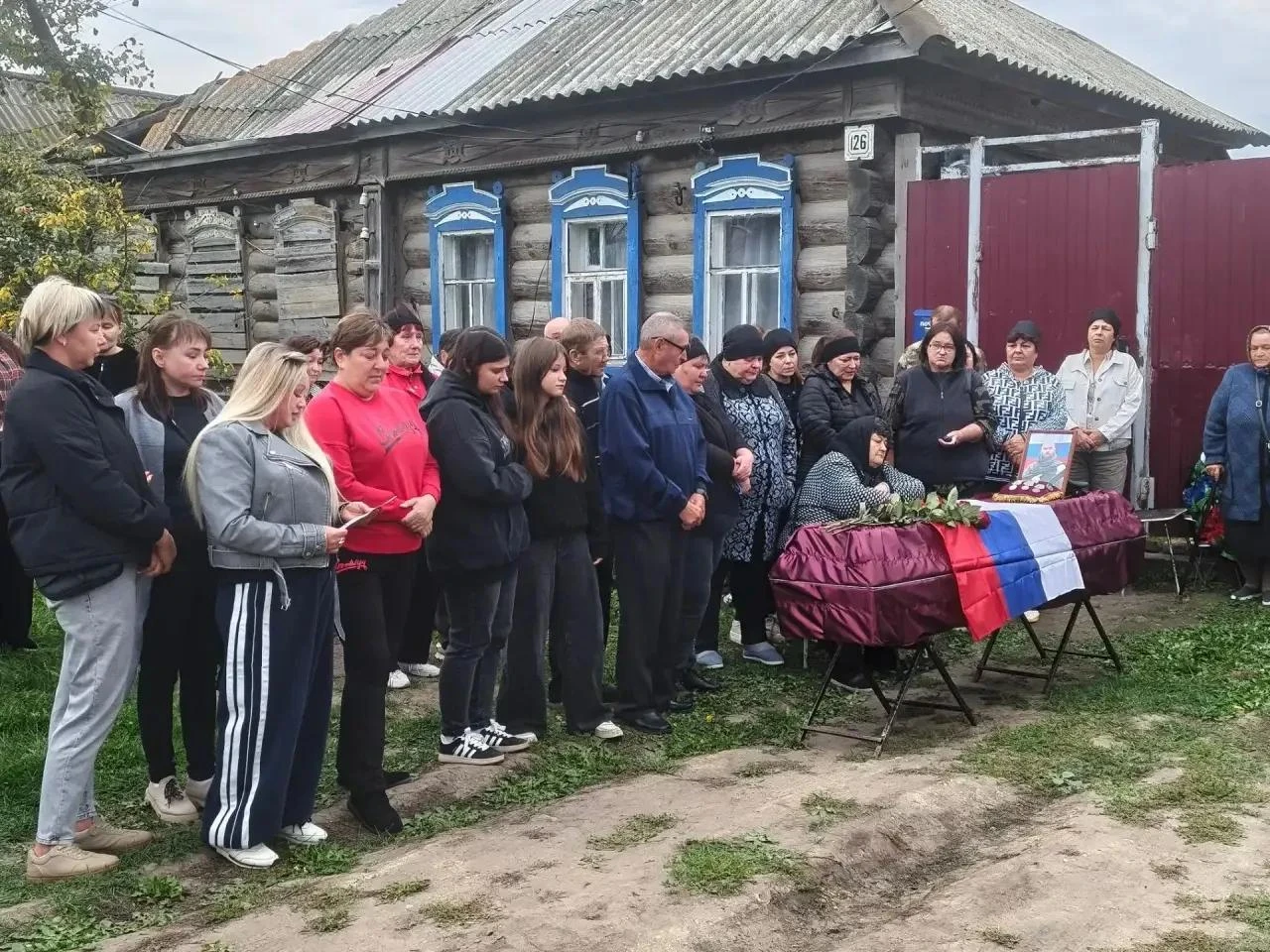 Сегодня жители Балтая простились с участником специальной военной операции Кузьминым Ал...