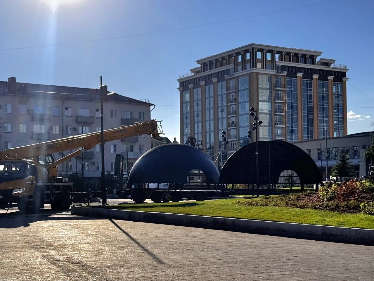 💥На площади Бухгольца начался монтаж шара "Держава".