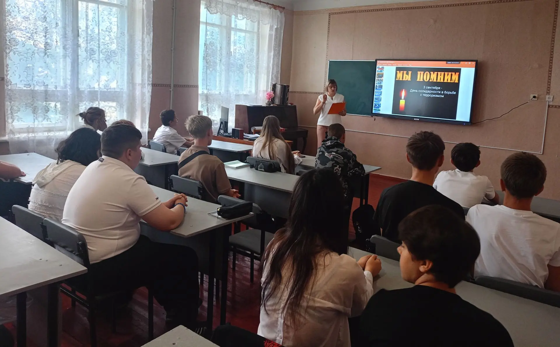 Сегодня в ГБОУ ЛНР «Краснолучская школа №2» состоялся ряд мероприятий, посвящённых Дню ...