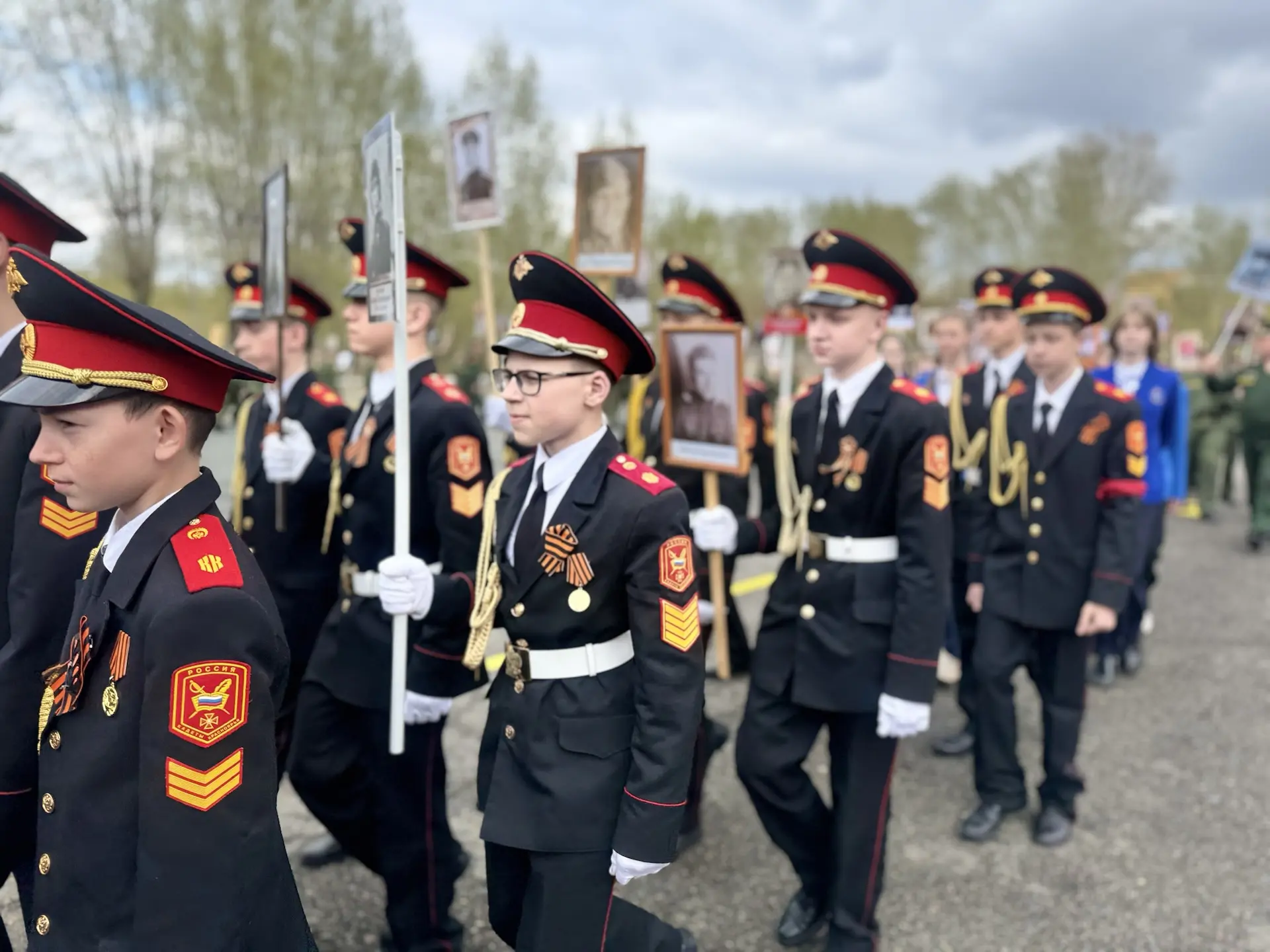БЕССМЕРТНЫЙ ПОЛК  Каждый год на территории Красноярского кадетского корпуса проходит акция «Бессмерт