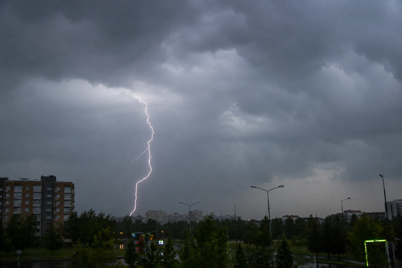 ⛈️ В Ярославской области объявлено предупреждение о грозе
