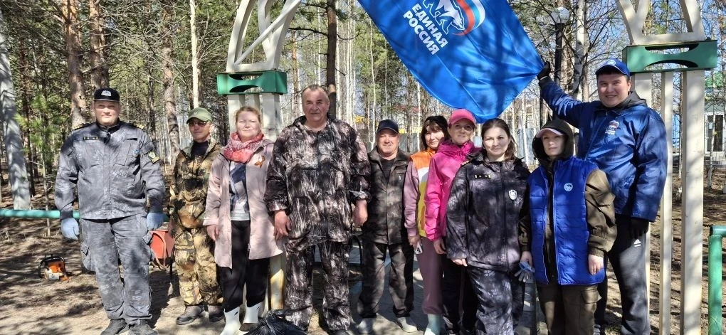 🧹 В Приобье прошёл субботник в Сквере имени Алексея Николаевича Скворцова — нашего зем...