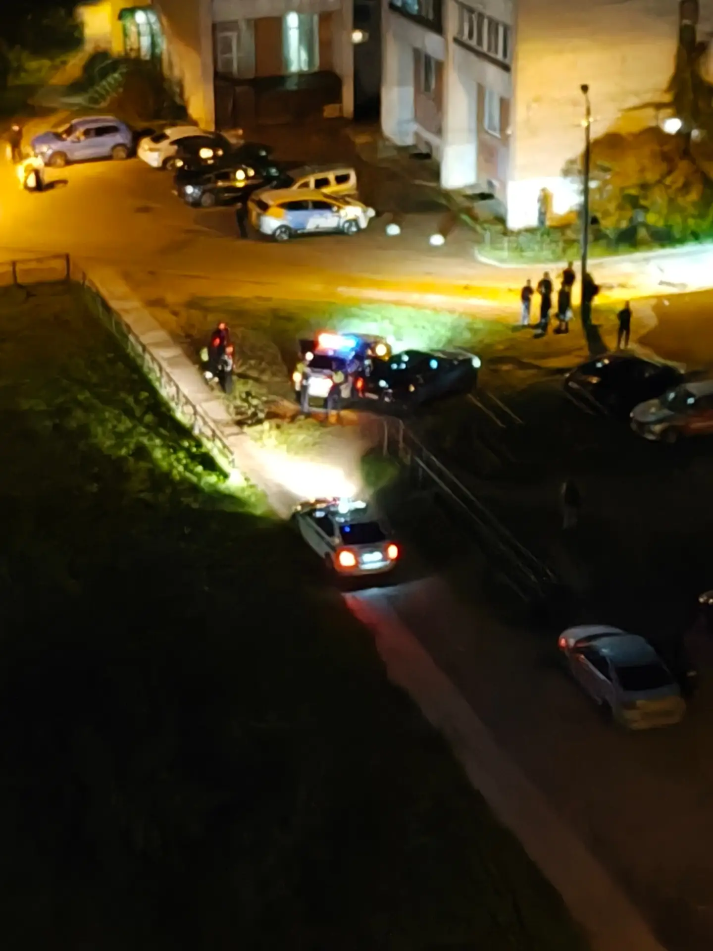 Во дворе Энгельса 147 погоня закончилась бегством и поимкой молодого водителя сотрудник...