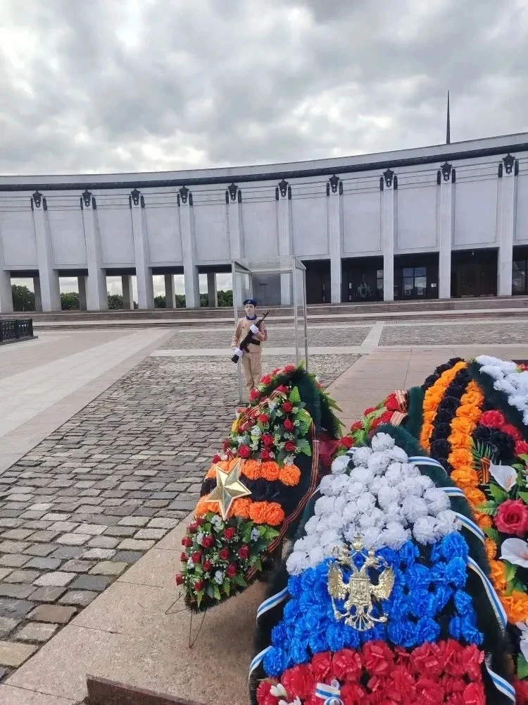 🇷🇺 Юнармеец Иван из 7 «Б» достойно представил школу на Региональном Слёте «ПОСТ №1» на Поклонной г