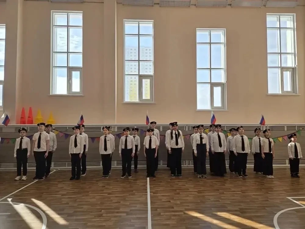 «Смотр строя и песни». 20 марта по сложившейся традиции в 3 корпусе нашей школы прошёл очередной кон