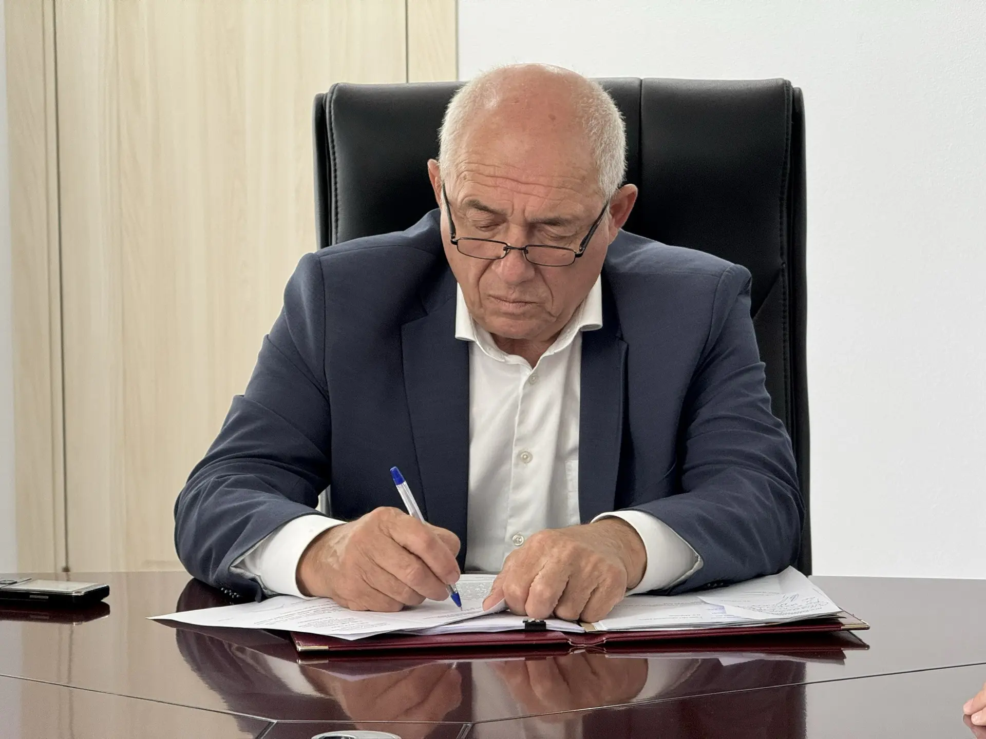 Глава Ардонского района Владислав Марзаев провёл рабочую встречу с заведующей поликлини...