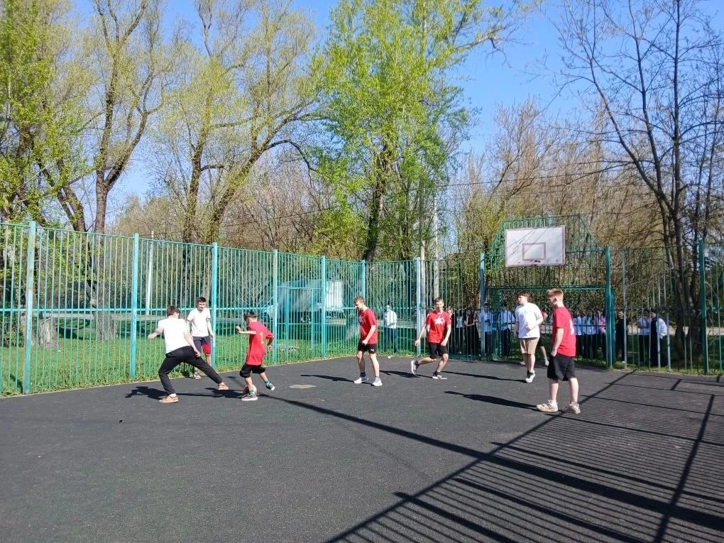 🏐 В нашей школе прошли спортивные мероприятия, посвящённые Дню Победы! 🎖️ Учащиеся приняли участие в