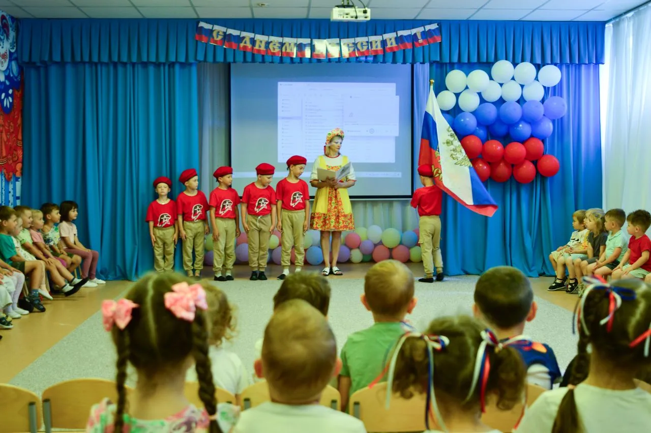 Вместе мы - Россия! 🇷🇺

Сегодня наш детский сад (Корпус 1) превратился в настоящую сказочную Русь!