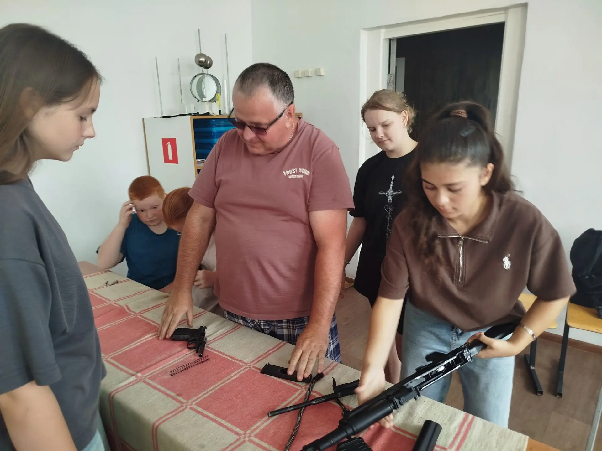 Лагерь-это не только активный отдых, но и приобретение полезных навыков💪 Сегодня ребята познакомили