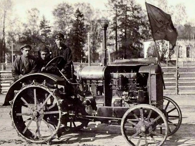 17 июня 1930 года с конвейера Сталинградского тракторного завода сошёл первенец: тракто...