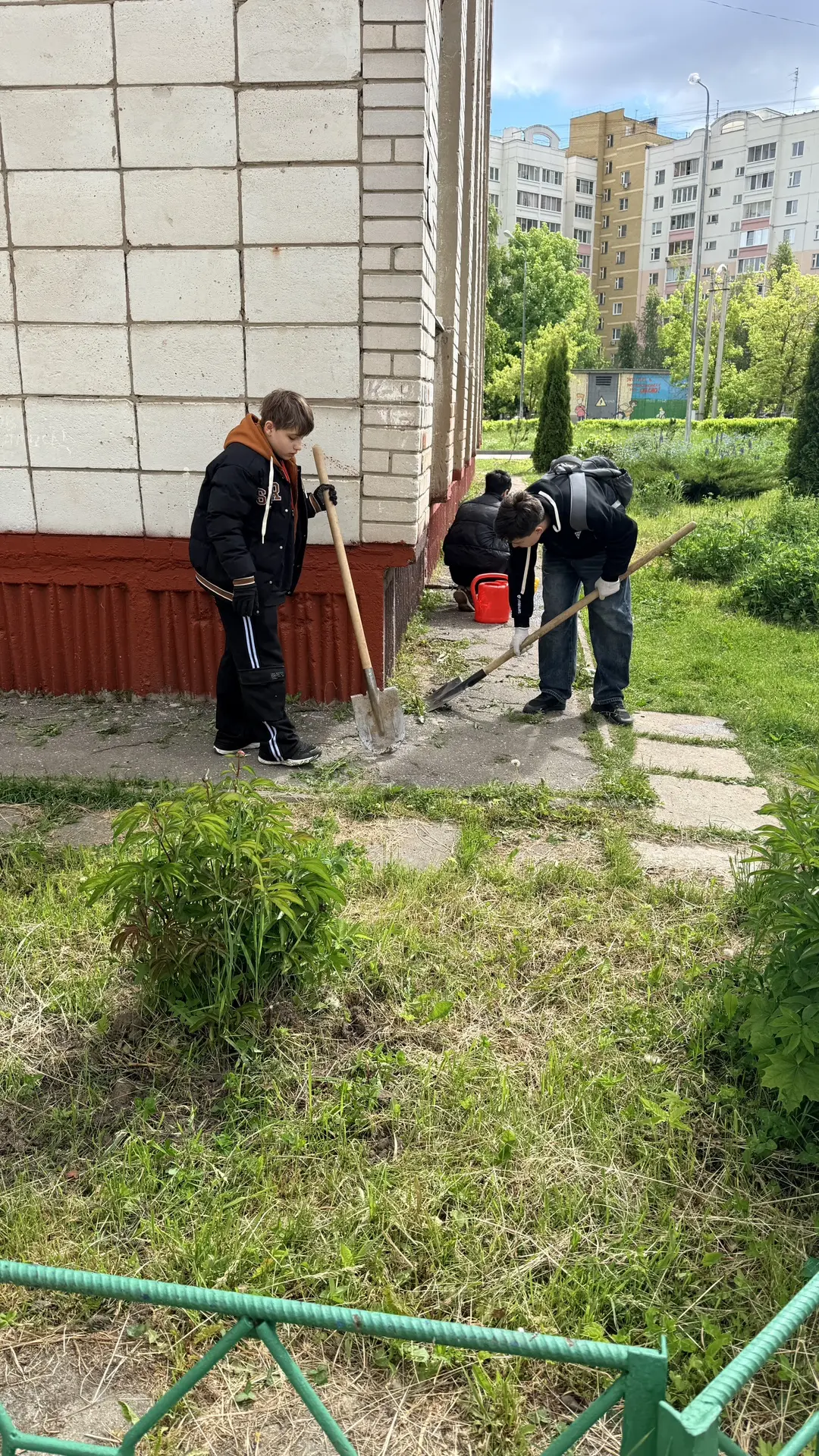 🛠️ В гимназии  стартовал летний  трудовой лагерь ! 🌿
 
С 27 мая двери нашего лагеря открыты. Ребят