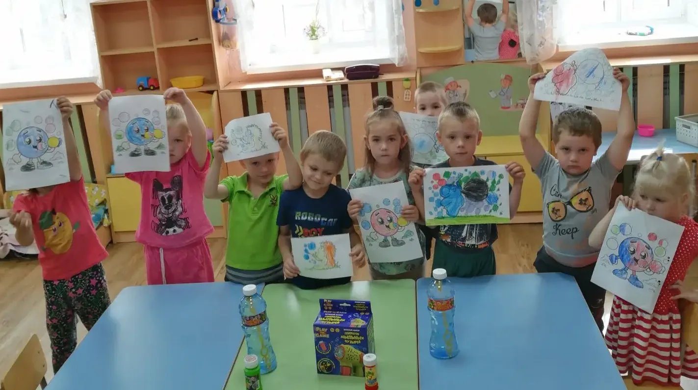 ДЕНЬ МЫЛЬНЫХ ПУЗЫРЕЙ! 

Сегодня у нас было настоящее волшебство — мы праздновали День мыльных пузыре