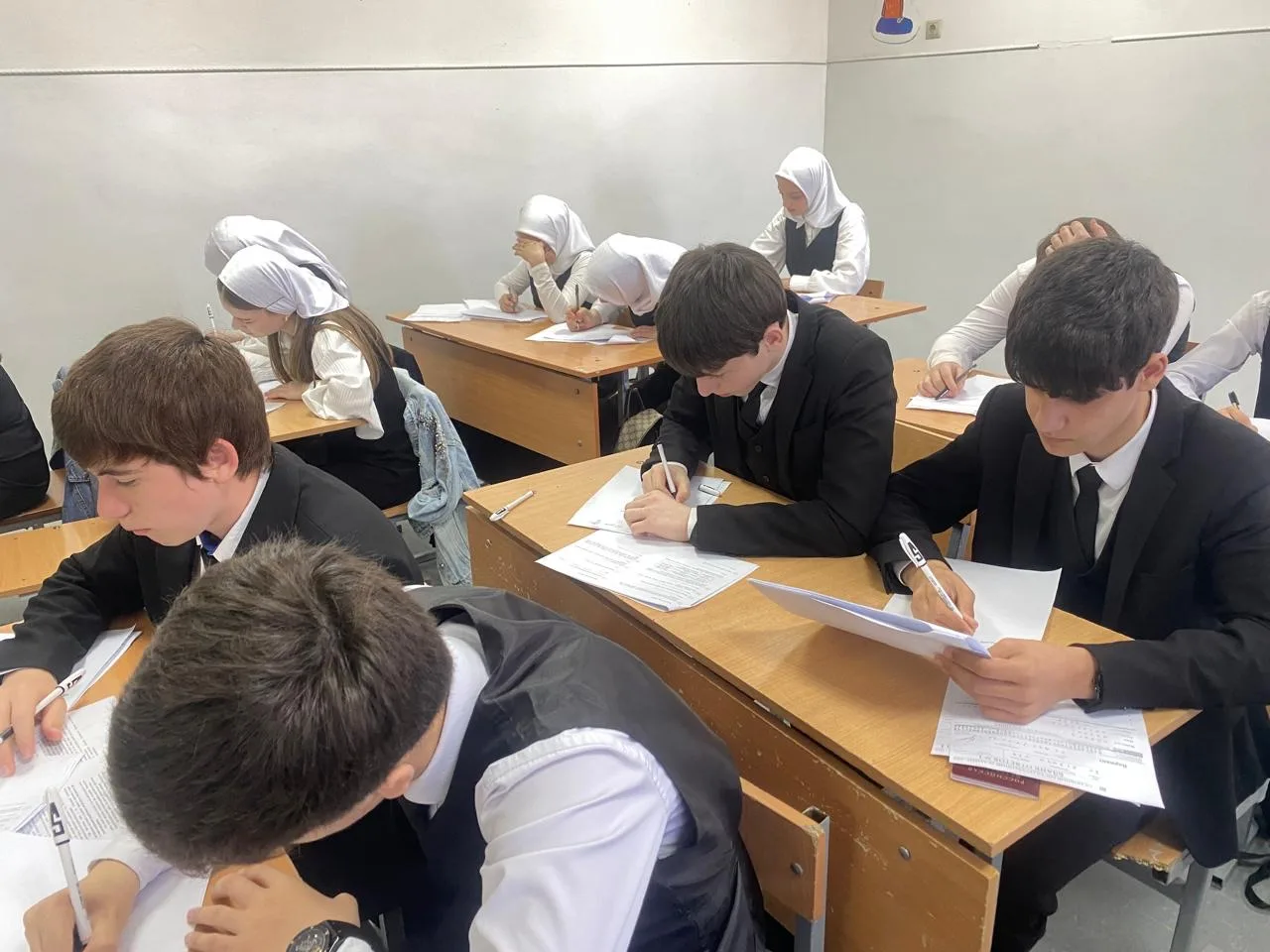 Годовая контрольная работа по математике в 9-х классах.
