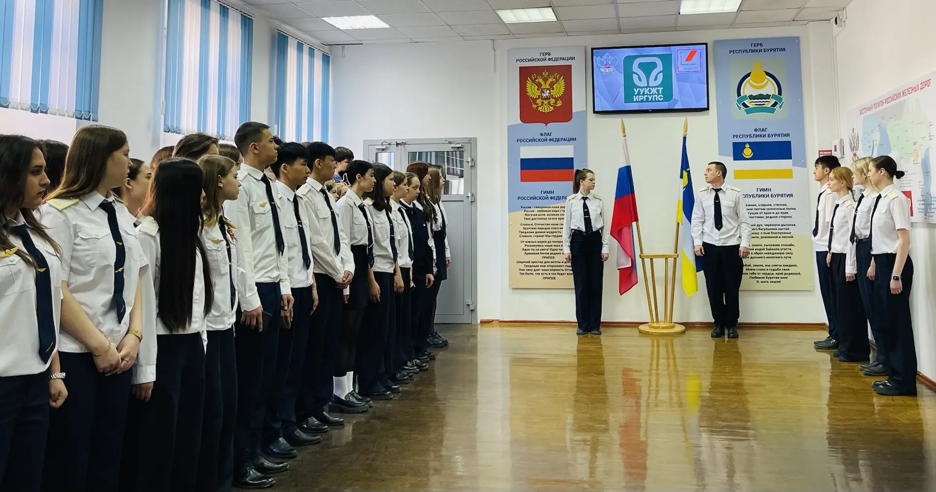 🇷🇺🎉 Торжественная линейка — гордость и достижения! 🌟  Сегодня, 18 мая, в УУКЖТ ИрГУПС прошла традици