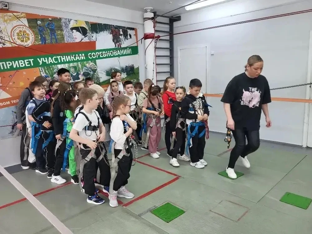 🧗‍♂️ «Тропа, проверенная страховкой» 🌟  21 мая учащиеся 1 «А» класса вместе со своими наставниками и