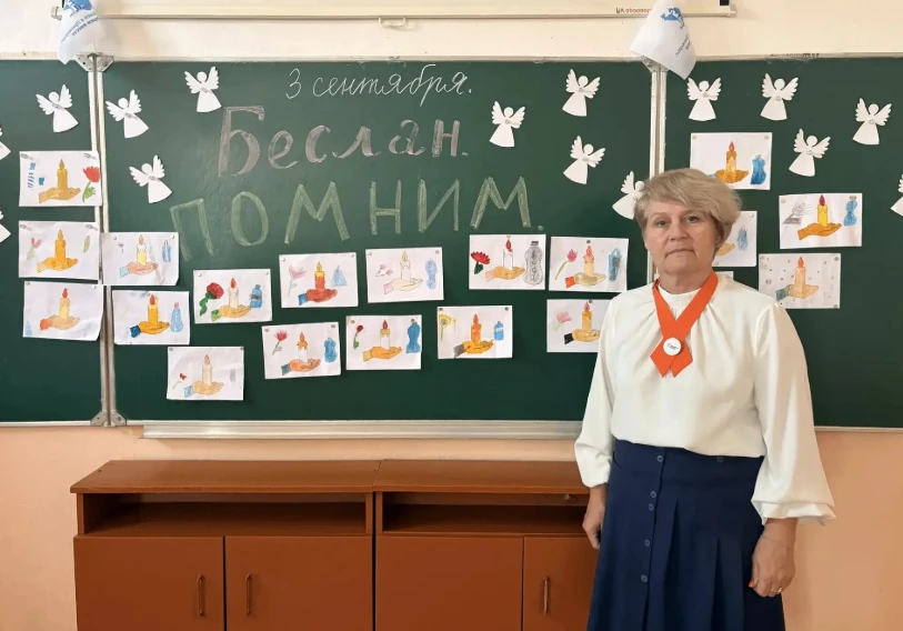 🕯К Дню памяти погибшим в Беслане во 2-А классе МБОУ СОШ №258 прошёл классный час с про...