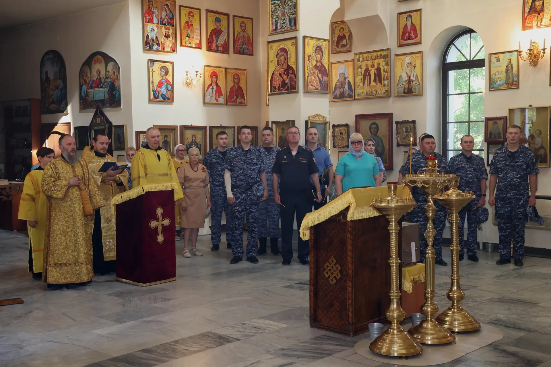 В Байконуре в День Крещения Руси в храме святого великомученика Георгия Победоносца про...