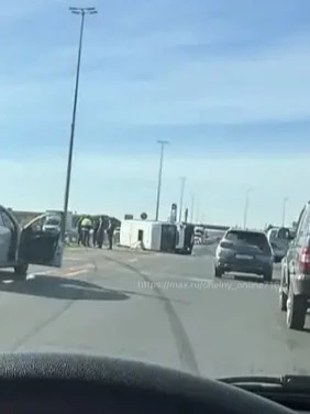 Перевернулся автобус с пассажирами на Альметьевском тракте до поворота на Нижнекамск. Э...