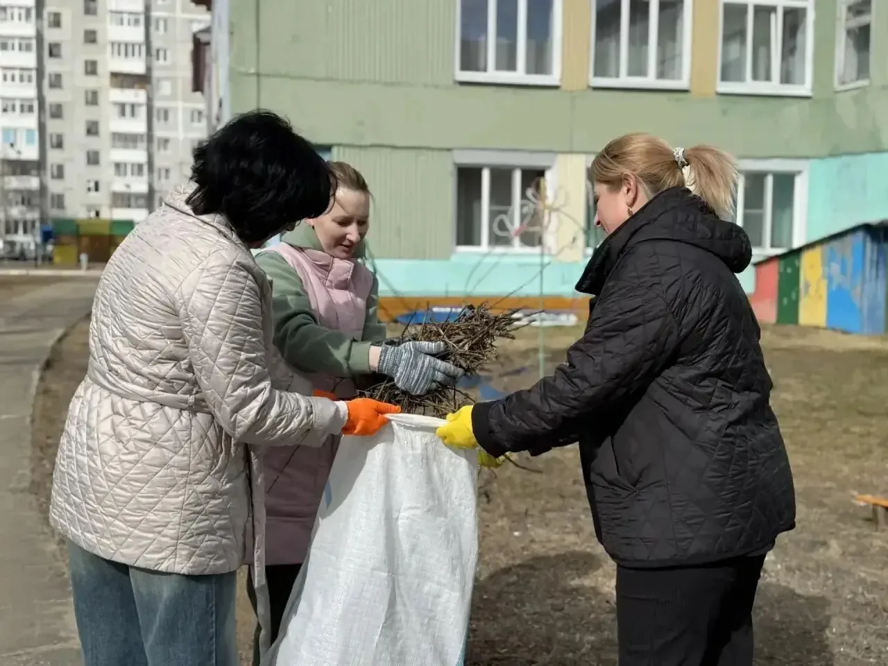 «Зелёная весна» в преддверии 9 Мая: субботник как дань памяти героям  🇷🇺В преддверии Дня Победы, кол