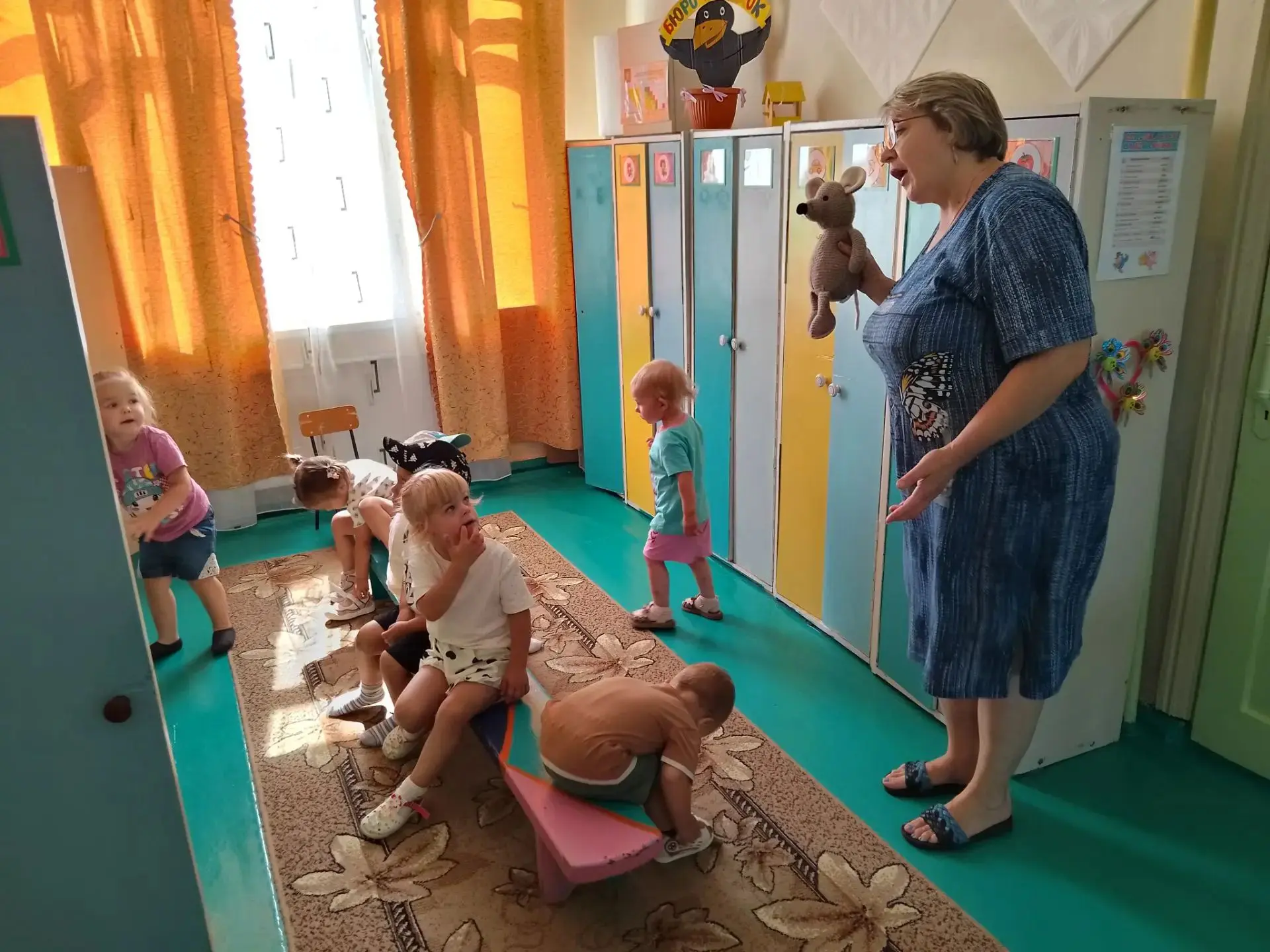 В адаптационный период игры — отличный инструмент! Они помогают ребёнку почувствовать с...
