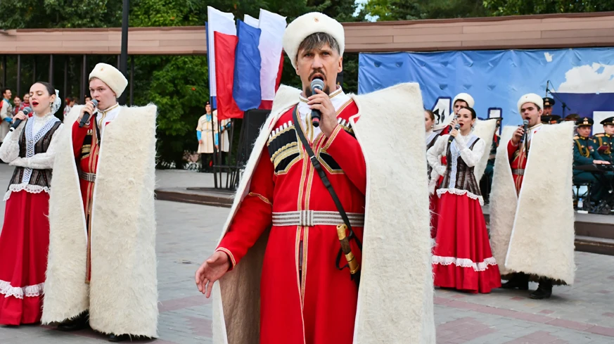 Ансамбль ракетных войск покорил аткарчан легендарными песнями