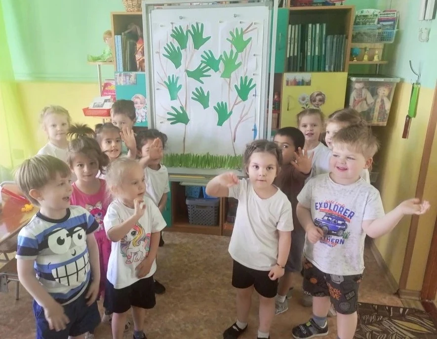 Художественно-эстетическое развитие в группах «Ромашки», «Солнышки» и «Светлячки»🌼☀️💥
Аппликация «