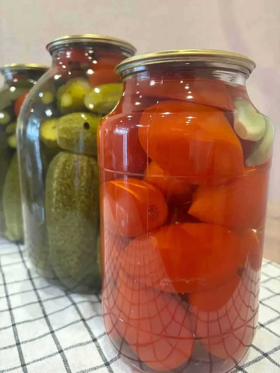 МАРИНАДЛАНГАН КЫЯРЛАР🥒

КИРӘК:
3 л~лы банкага⬇️
🟢Түгәрәк кара борыч ~ 15 штук
🟢Кәнафер ~ 9 штук
�