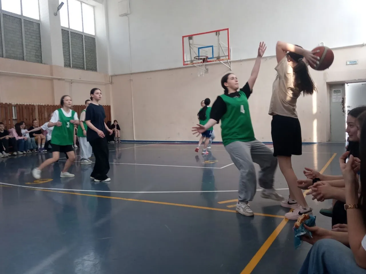 🏀 Новости баскетбольного турнира  Очередная учебная неделя завершилась жаркими баскетбольными батали