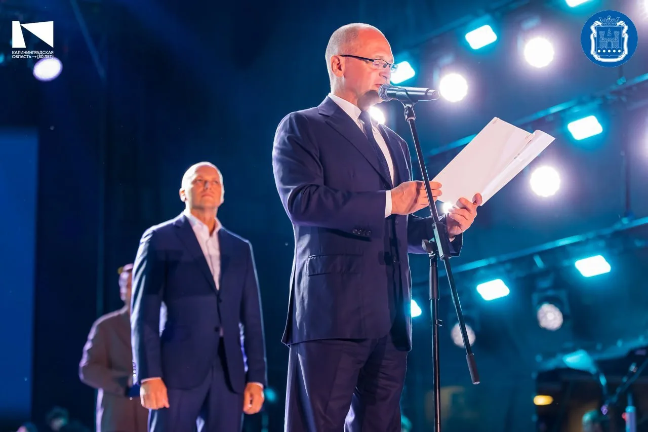 Первый заместитель руководителя Администрации Президента Сергей Кириенко и губернатор А...