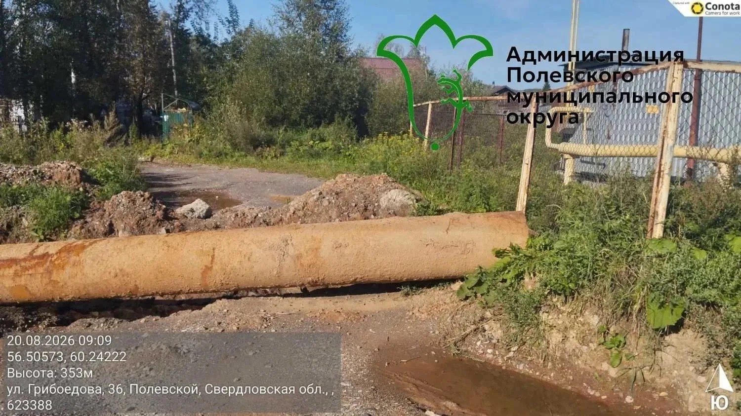 Жители Полевского превратили дорогу на улице Нахимова в полосу препятствий