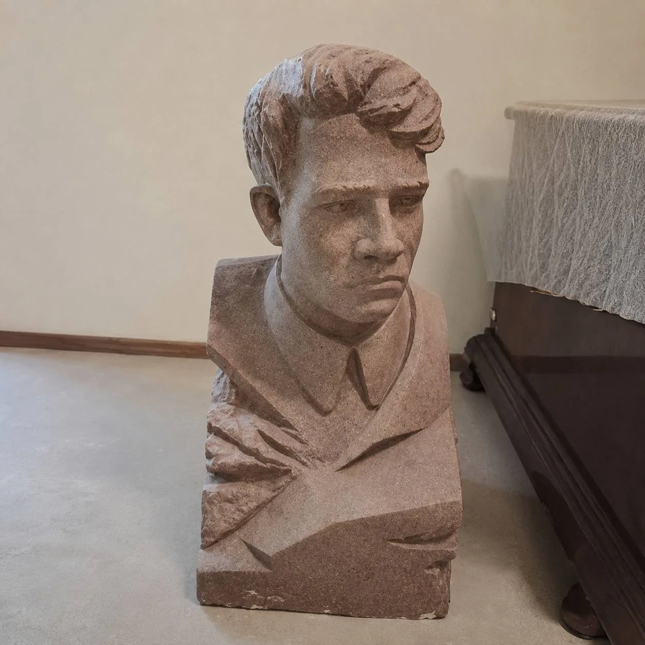 Бюст первого партизана, ставшего Героем Советского Союза, Михаила Гурьянова передали в Калужский фил