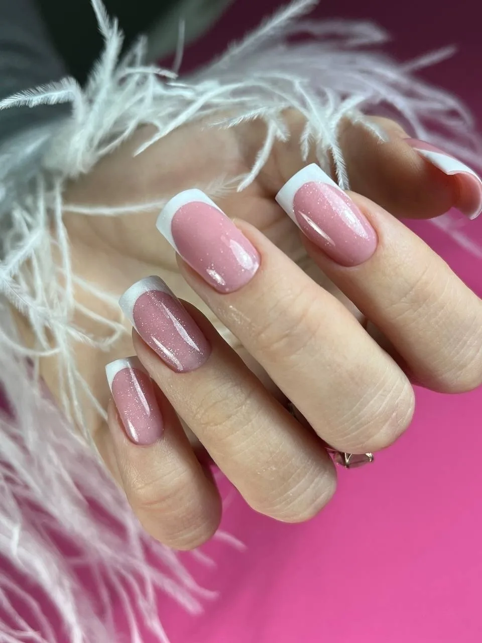 Девушки привет! 🌸
Я начинающий мастер маникюра.
Ищу моделей.
Не упустите шанс получить качественную