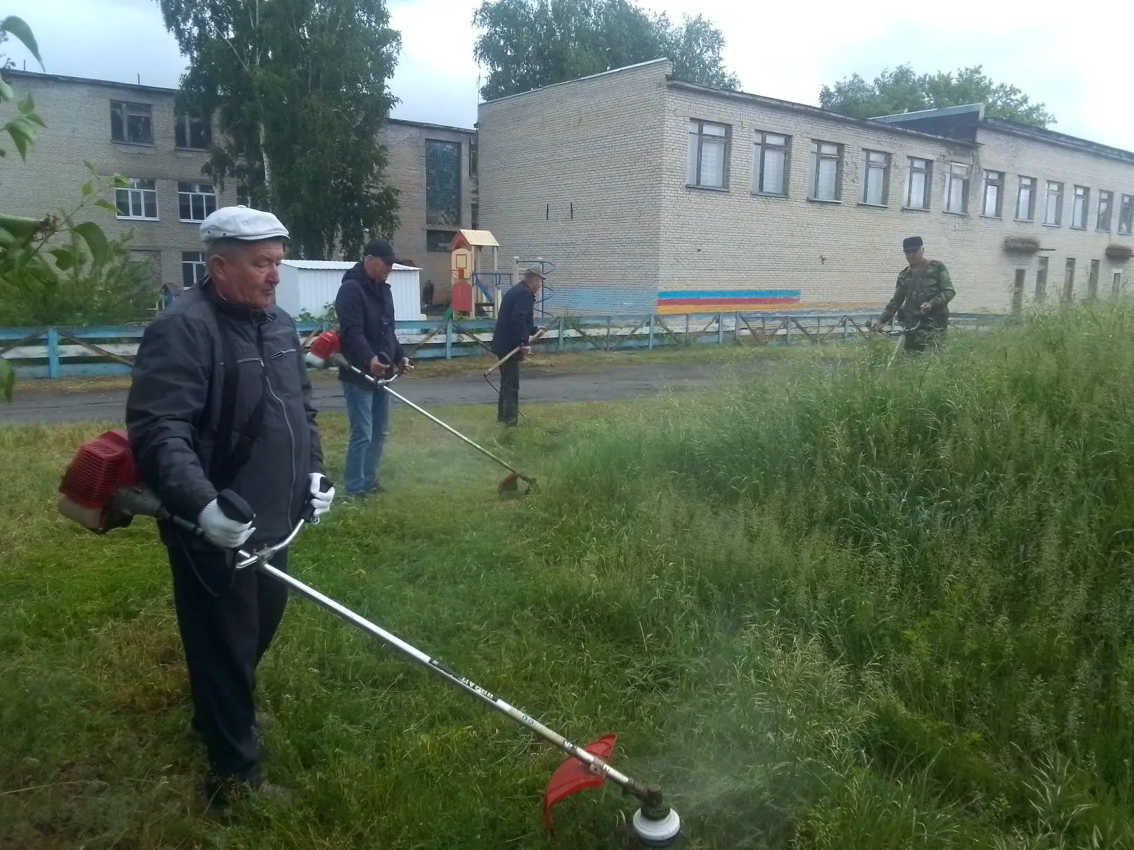 28.05.2026 г. учителя и сотрудники МБОУ "Старомостякская средняя школа" организовали су...