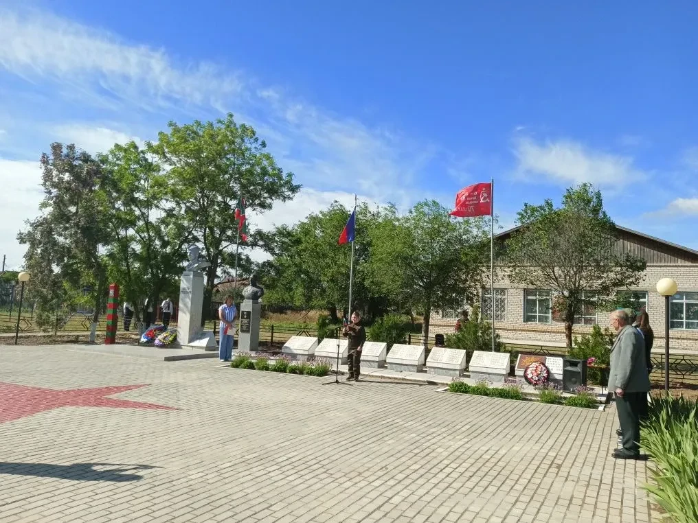 Социальные работники из села Покровка приняли участие  в митинге, посвящённом Дню погра...