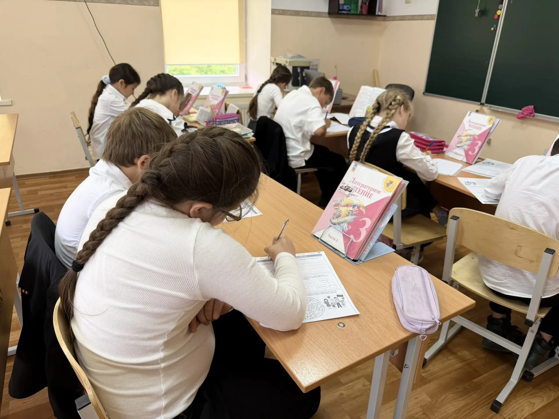 ✅В 3 классе в рамках занятия «Разговоры о важном» ребята вместе с классным руководителе...