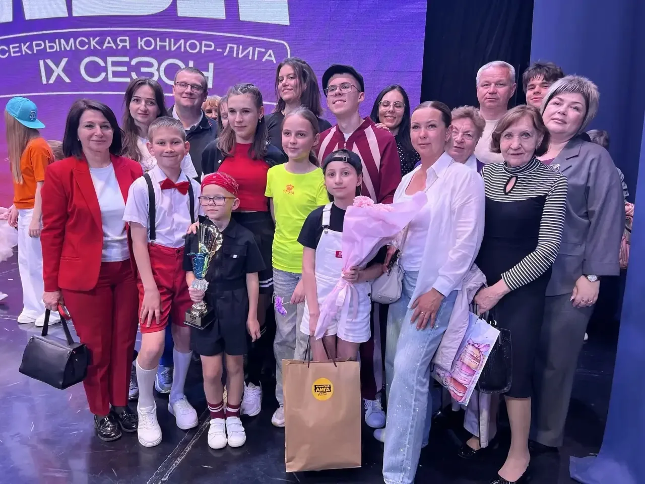 🏆 Трижды чемпионы: команда КВН «ДВОР» вновь покорила Всекрымскую Юниор-лигу  📌12 мая в Симферополе с
